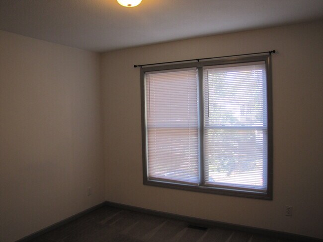 south bedroom - 4623 Genessee St