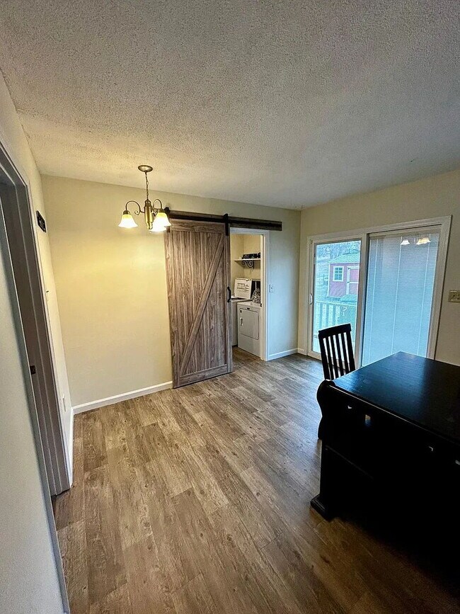 Building Photo - 2 Bedroom Home Outside Walhalla City Limits