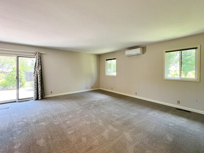 Building Photo - Charming Four Bedroom Home in Napa's Sough...