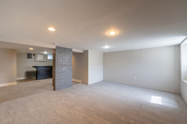 Building Photo - 3-Bedroom, 1.5 Bathroom Home in Belair-Edison