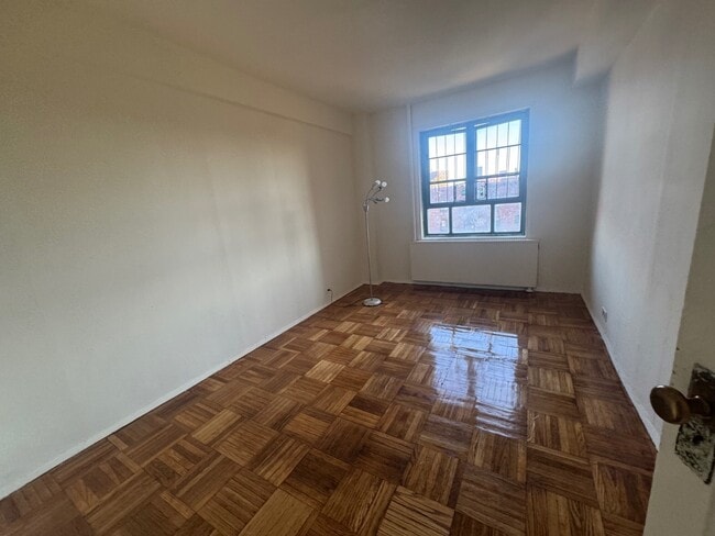 Building Photo - 1925 McGraw Ave