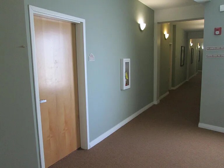 Entrance Hall to #304 - 450 W Princess Anne Rd