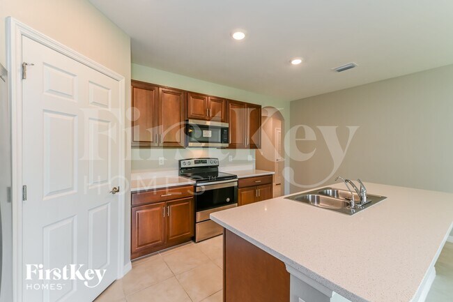 Building Photo - 2820 NW 21st Ave