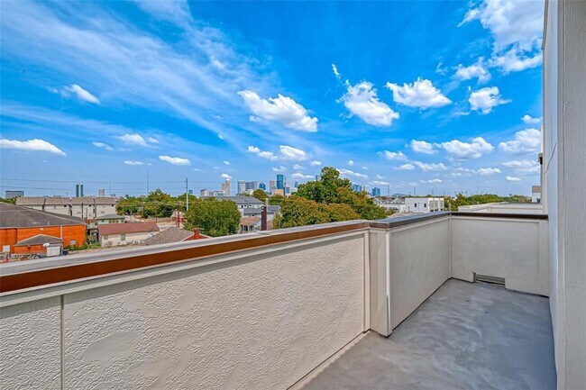 Building Photo - 2905 Nagle St
