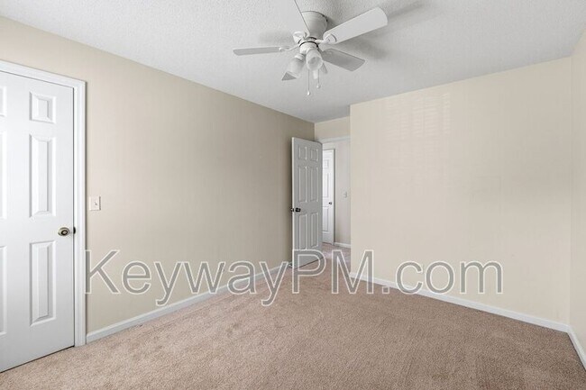 Building Photo - 792 Greenwood Dr