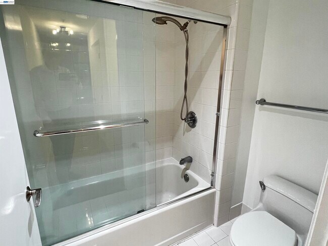 Building Photo - 650 Chestnut St