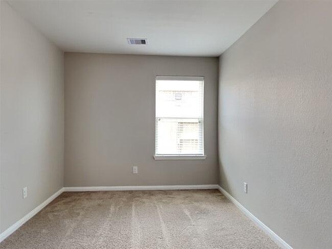 Building Photo - 2402 Regatta Ln