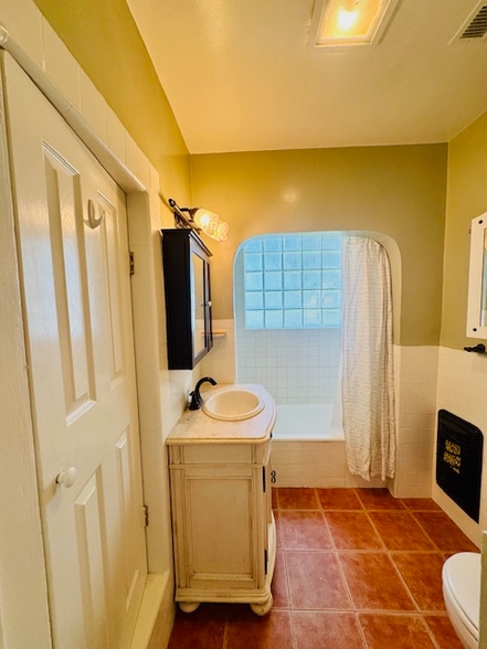 Building Photo - 2620 Graham Ave