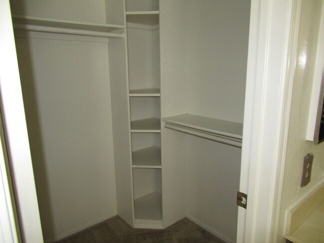 Building Photo - Spacious 4 Bedroom Home in Convenient Mesa...