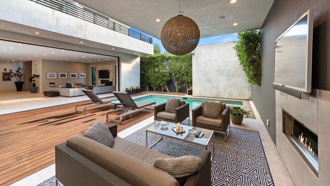 Building Photo - 623 N Edinburgh Ave