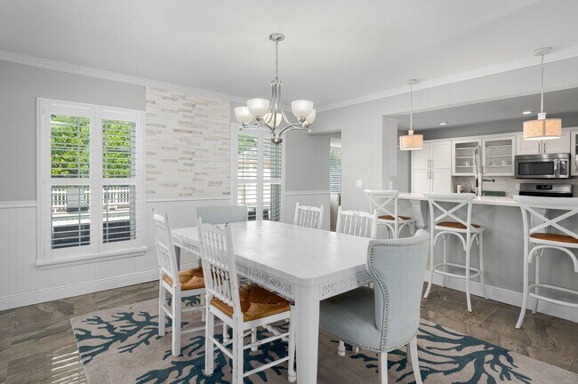 Building Photo - 121 Queen Eugenia Ct