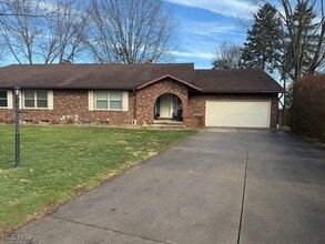 Building Photo - 94 Elia Cir