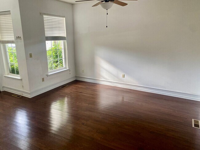 Building Photo - 5494 Spring Ridge Dr W