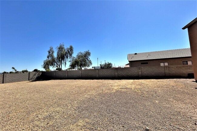 Building Photo - 936 W Carter Rd