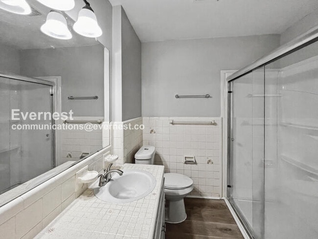 Building Photo - 1824 Maplecrest Ln