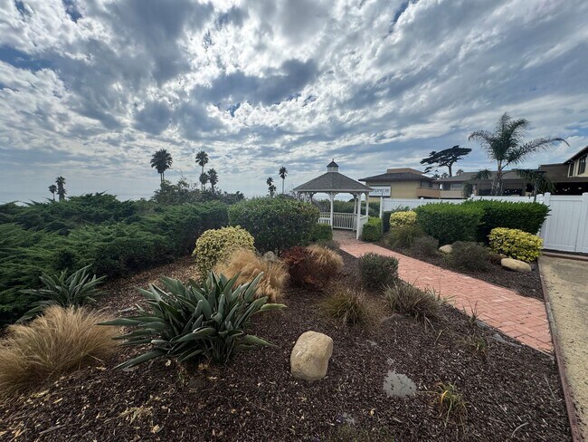 Building Photo - Gorgeous Hillside Ventura Home with Ocean ...
