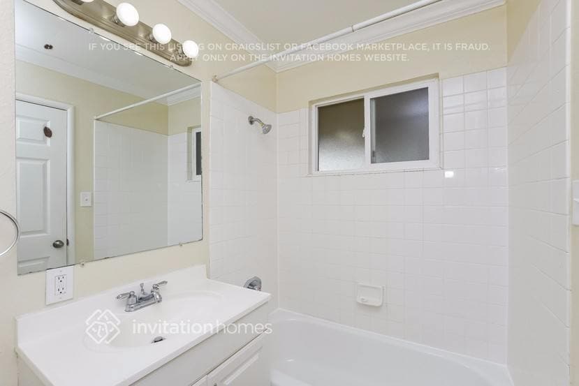 Building Photo - 274 Redwing St