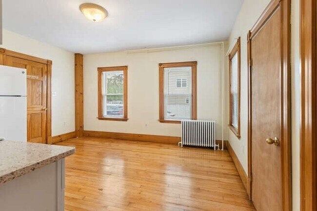 Building Photo - 7 Perham St