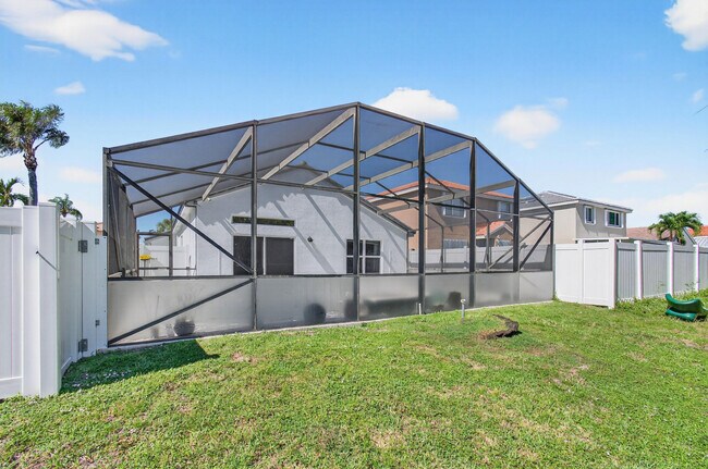 Building Photo - 7076 Middlebury Dr