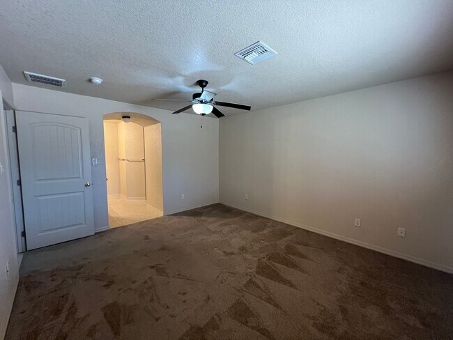 Building Photo - POOL HOME IN ESTRELLA!
