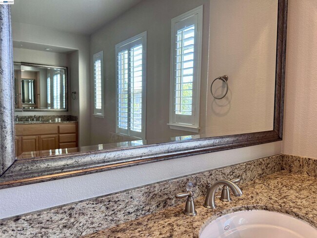 Building Photo - 7875 Kennard Ln