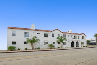 Building Photo - 823 Gower St