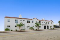 Building Photo - 823 Gower St