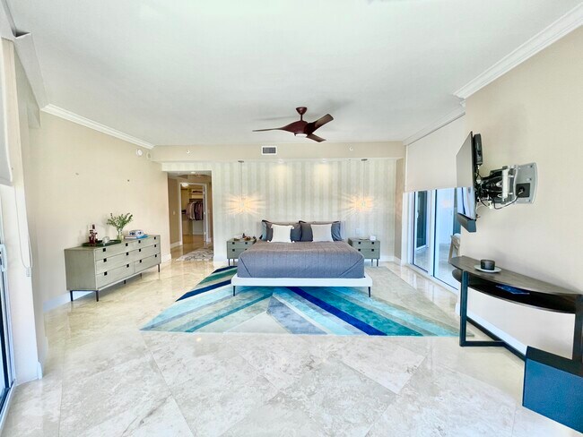 Master Bedroom - 333 Las Olas Way