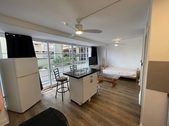 Building Photo - Cute Studio Waikiki- Furnished/ ALL Utilti...