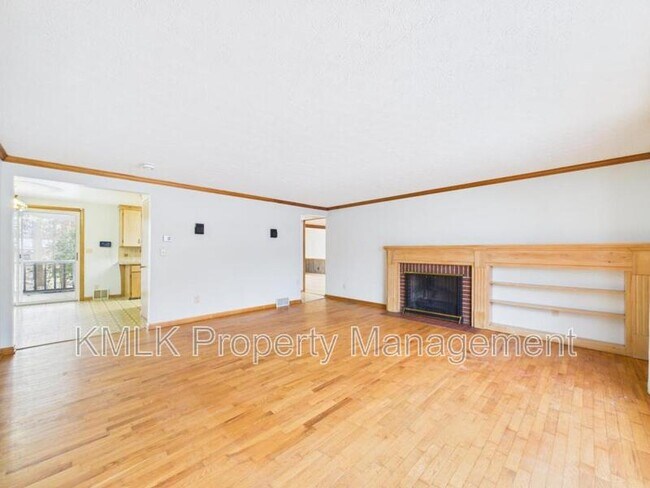 Building Photo - 5743 Brookwood Dr