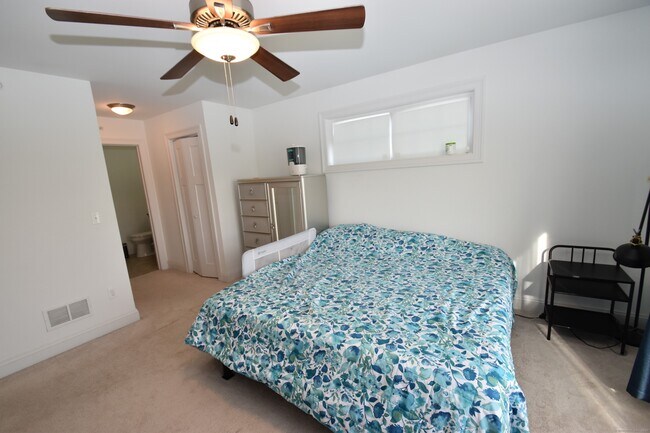 Building Photo - 501 Old Village Cir