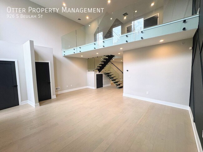 Building Photo - 926 S Beulah St
