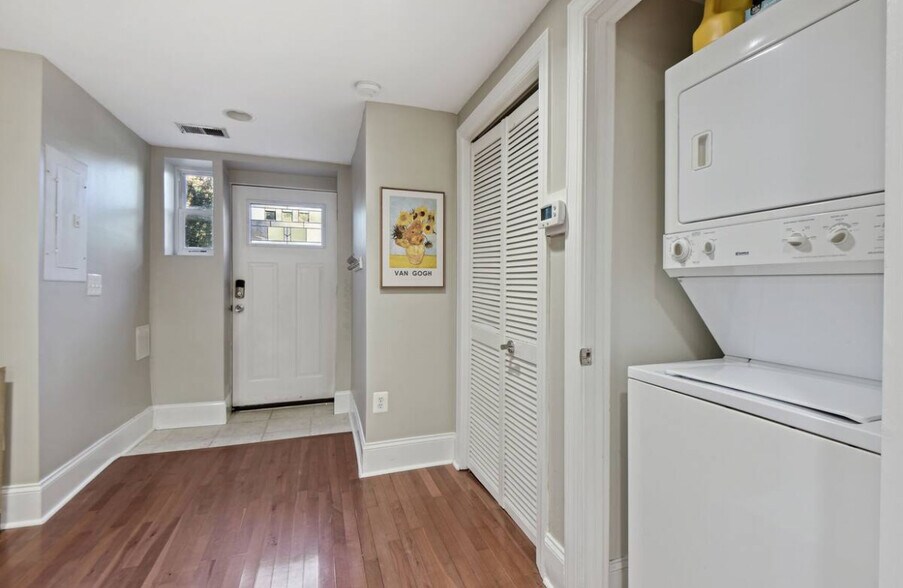 Building Photo - 441 12th St NE