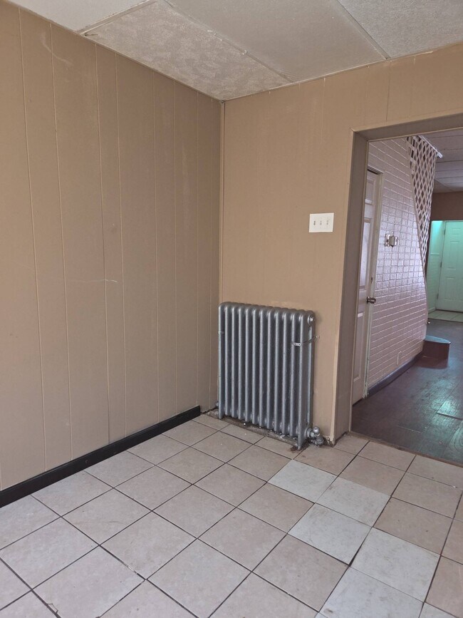 Building Photo - 1816 S Chadwick St