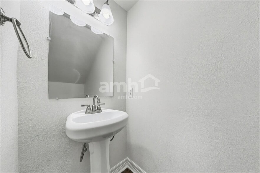 Building Photo - 9151 Autumn Harvest Dr