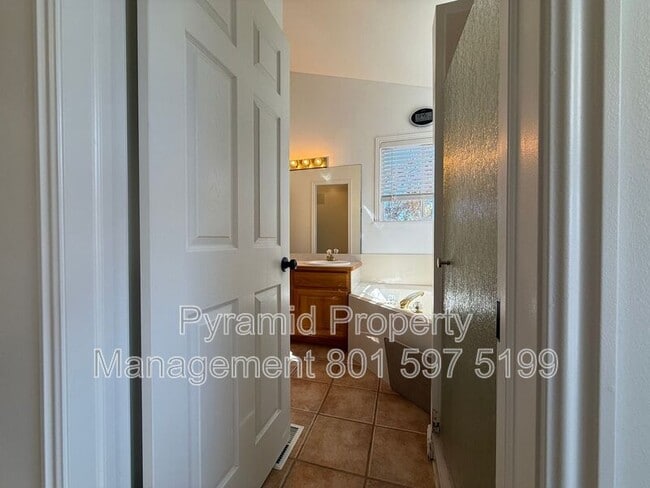 Building Photo - 4111 W 9580 S