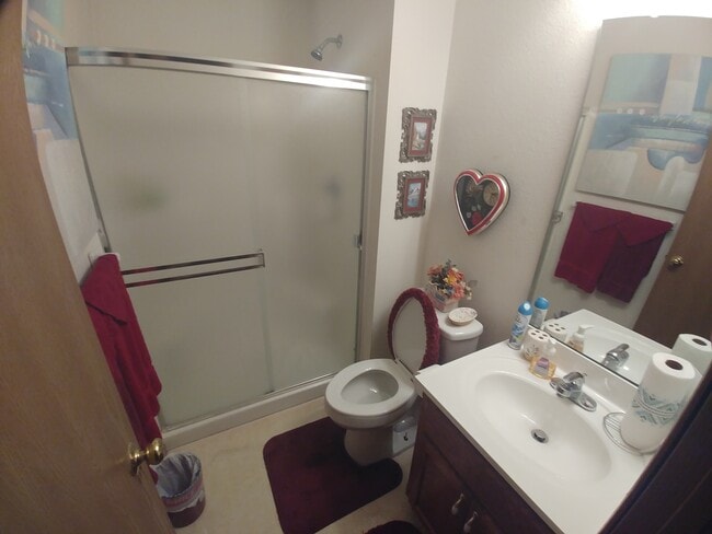 Building Photo - 10726 N Kenwood Ave