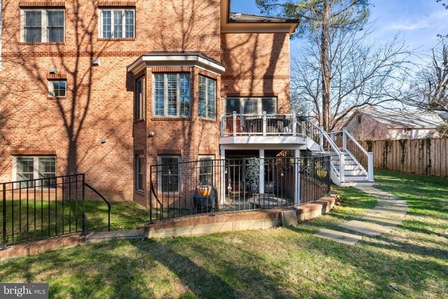 Building Photo - 1604 Colonial Ln