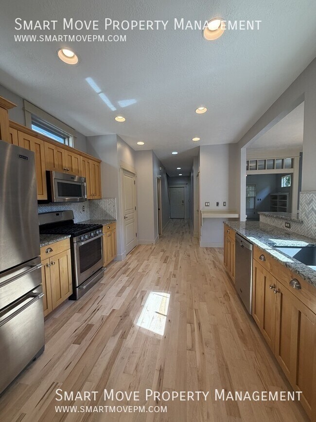 Building Photo - 4251 E Homestead Rim Dr