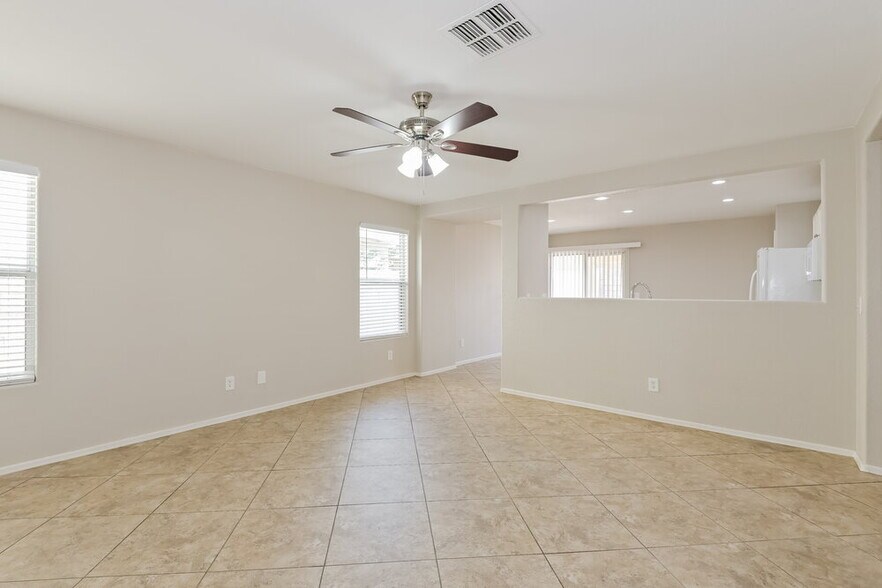 Building Photo - 6329 S Sunrise Valley Dr
