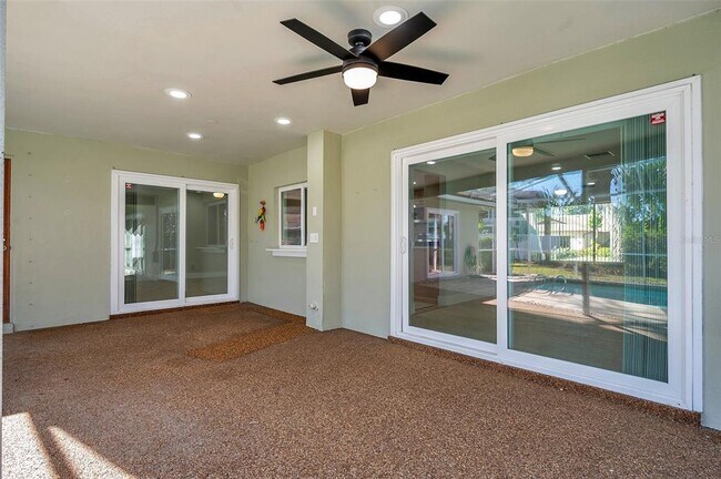 Building Photo - 8789 Maplewood Rd