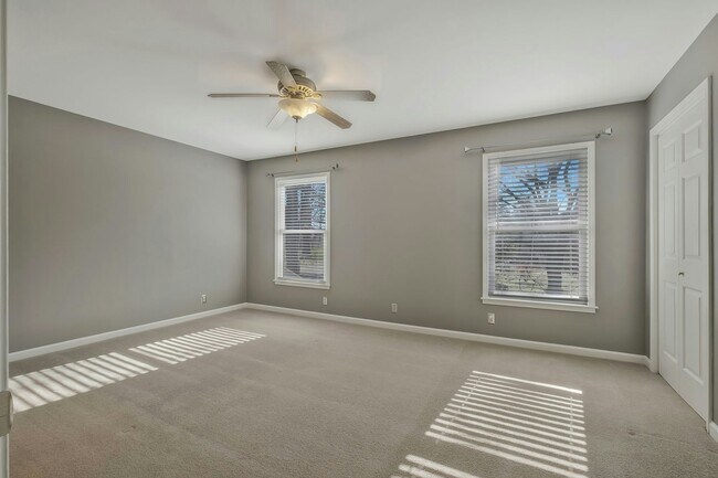 Building Photo - 1005 Glendale Ln