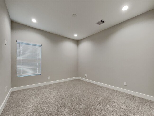 Building Photo - 5902 Gardendale Dr