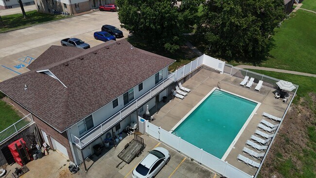Building Photo - 829 Southwest Blvd