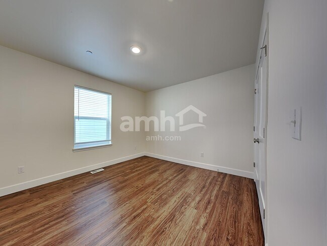 Building Photo - 13918 106th Ave E