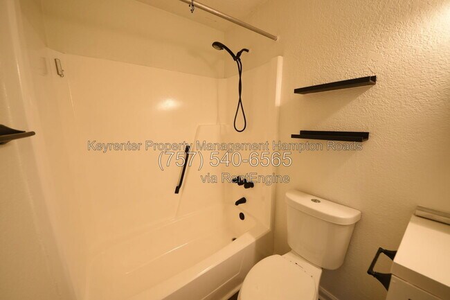 Building Photo - 9716 7th Bay St