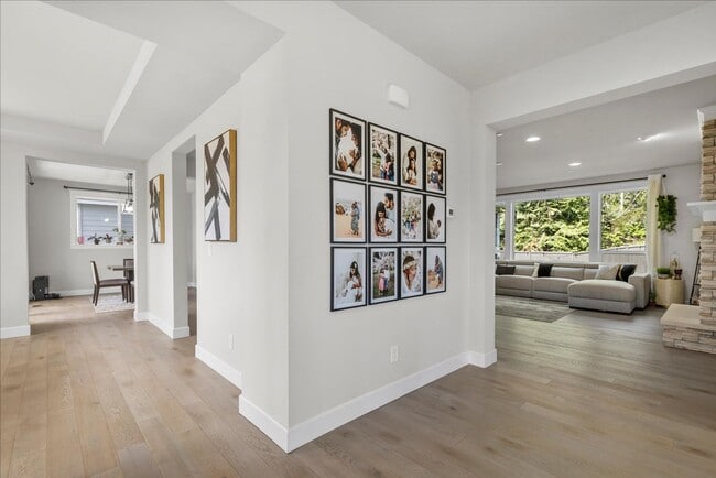 Building Photo - Luxury Living at Sagebrook