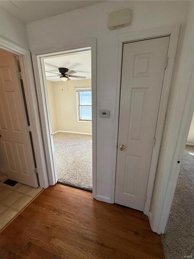 Building Photo - Discover this beautifully refreshed 2-bed, 2-bath gem in St. Ann!