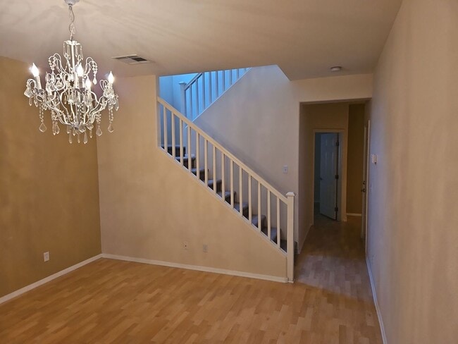 Building Photo - Beautiful 2 bedroom 2.5 bath !