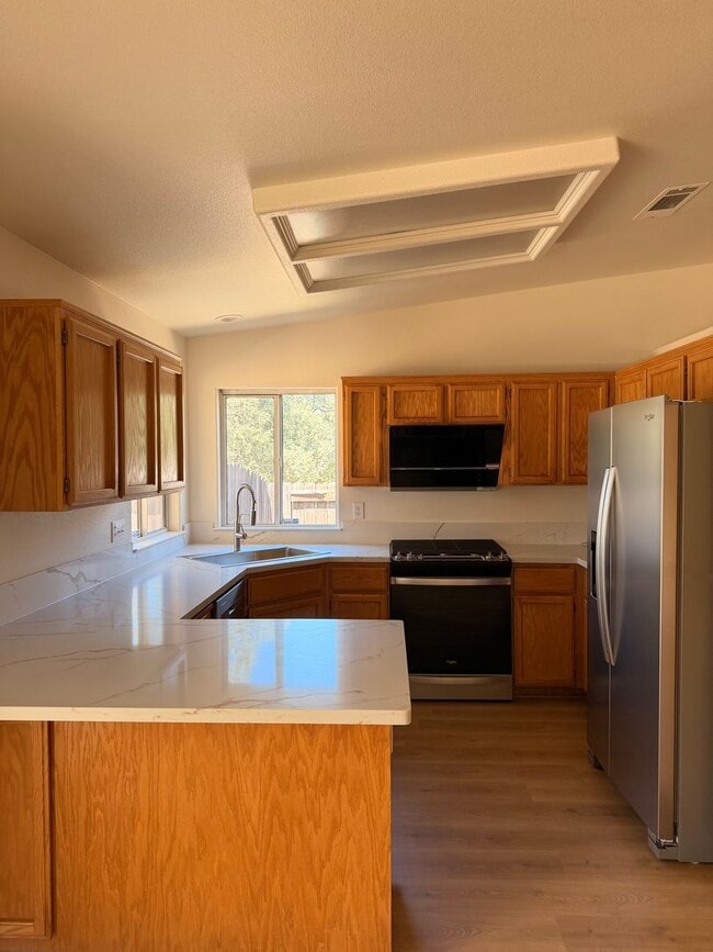 Building Photo - Updated 3-bedroom, 2-bath home in Redding